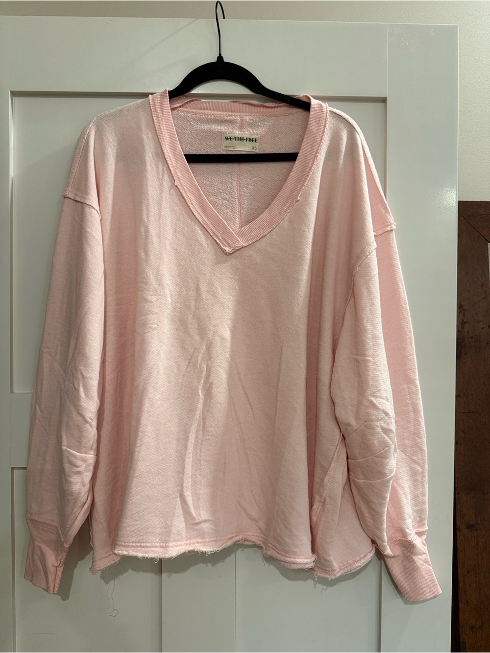 We The Free NWOT Light Pink V-Neck Oversized Pullover - Picture 3 of 4